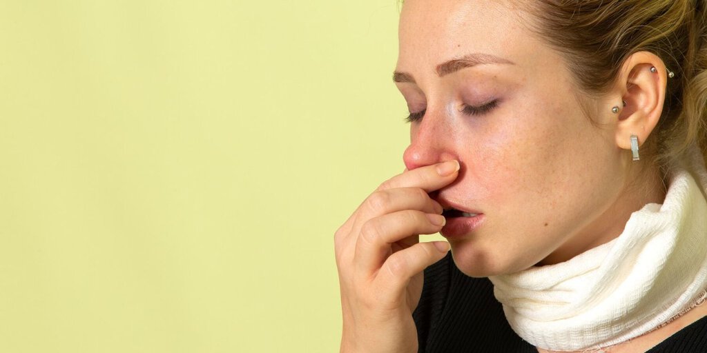These Cheap and Easy 5-Minute Tricks Stop a Runny Nose Fast